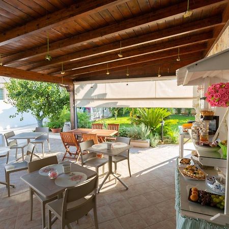 B&B L'Isola Che Non C'E Torre San Giovanni Ugento Luaran gambar