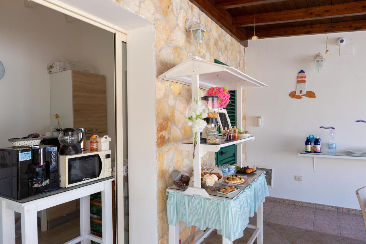 B&B L'Isola Che Non C'E Torre San Giovanni Ugento Luaran gambar